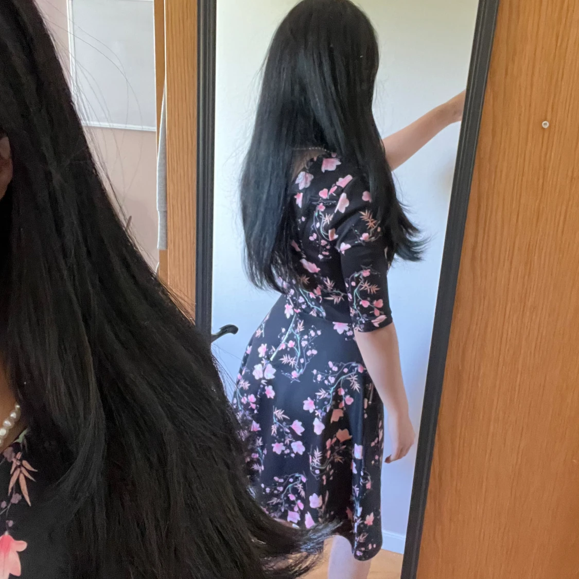 Blommig midiklänning - 90