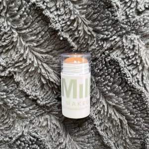 Milk bronzer stick  - Helt oanvänt!! Pris kan diskuteras. Färg: baked 