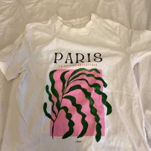 T-shirt - Fin t-shirt tror den e använd 2 gånger priset kan diskuteras 