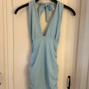 Ljusblå klänning storlek s