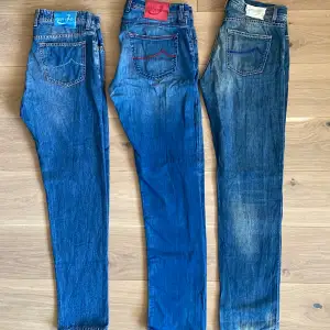 Säljer 3 par Jacob Cohen jeans! 600kr styck eller paket pris, storlek 33 och 36. Modell 622, 688 och 610