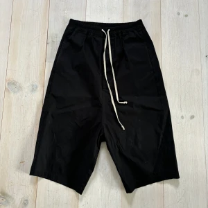 Rick Owens karloff shorts - Rick Owens karloff shorts ifrån ss19 Babel 
