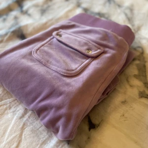 Säljer dessa juicy byxor💕💕 - Säljer dessa juicy byxor då de inte kommer till användning💕 De är knappt använda och ska inte vara något fel på💕💕