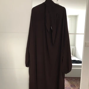 Jilbab - En jättefin brun jilbab som är en av mina favoriter. 168 till 172 cm ungefär