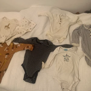 Body  - Body för barn, lite olika storlekar och märken. H&M, Lupilu, Lindex, New bie. Har massor med barnkläder, mest pojkkläder. Kom gärna o h fynda. Storlekar mella 0-4 år.