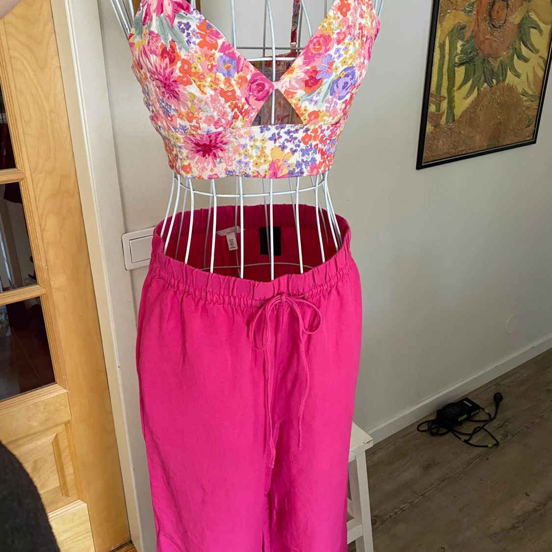 Blommig linne croppad - 90