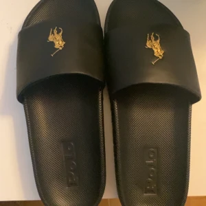 Polo Ralph Lauren tofflor - De är i nyskick. Aldrig använda. Kommer i original kartongen 