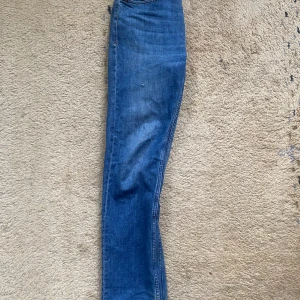 Tiger jeans - Säljer nu dessa as feta jeans av märket tiger of Sweden storlek 28-30 skick 9-10 mitt pris =350: ny pris =1400 modellen är slim/straight skriv för fler frågor🙌😃