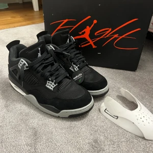 Jordan 4 black canvas - Hej säljer mina jordan 4 har änvänt dom några gånger men helt nya och äkta och har kvitto kommer med crease skydd och box kan sänka priset 