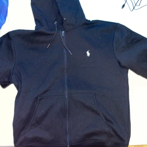 Ralph lauren - Passar inte mig, storleken är L men passar som M 