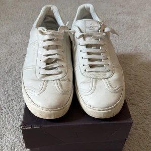 Valentino flycrew - 7/10 sick väldigt snygga och stilrena skor använda då och då
