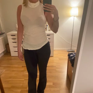 Vitt linne - Fint linne med krage. Används inte längre och är i bra skick. 