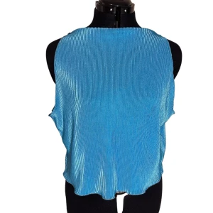 Skimrande sommartopp - Extremt fin sommartopp som skimrar lite extra i solen! Perfekt nu till sommar!!