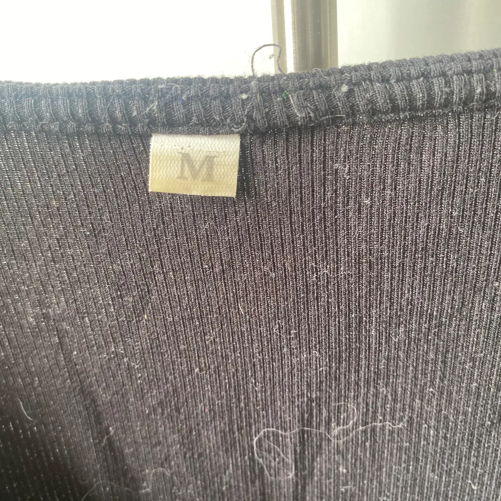 Svart långärmad tröja från SHEIN, använd fåtal gånger!. Tröjor & Koftor.