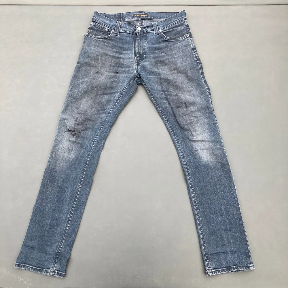 Jeans från Nudie i modellen Thin Finn | Skick 6/10, höger ficka behöver lagas | Storlek W31/L32 | Sjukt skön slimmad passform, vi erbjuder ett generöst pris på 450 |Skriv om du har ytterligare funderingar!👊🏽. Jeans & Byxor.