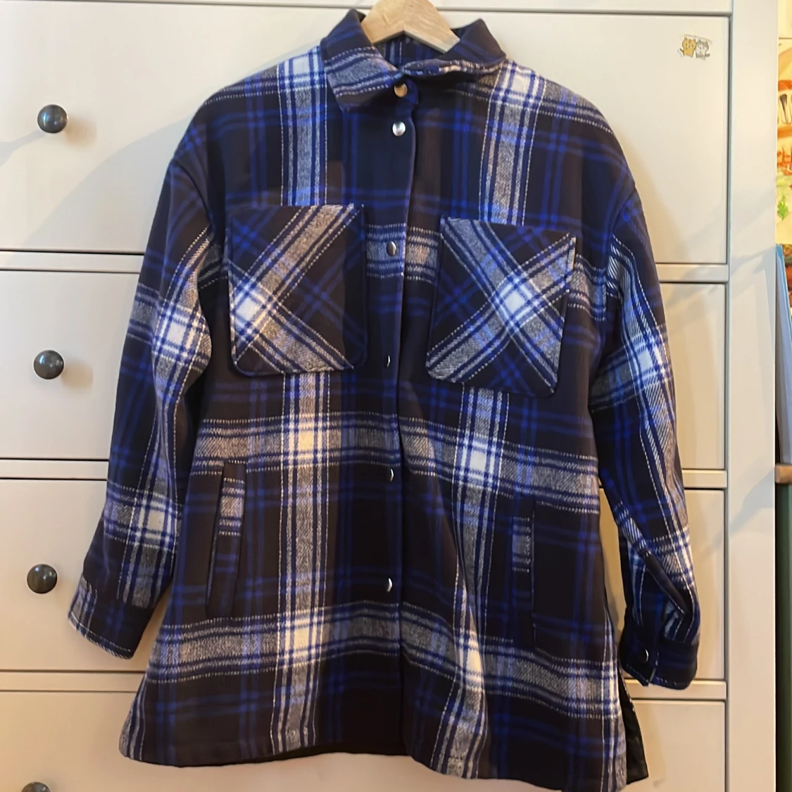 Mjuk blå rutig jacka  - 90