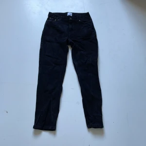 Grunt jeans - Säljer dessa grunt jeans, köpta från kids brand store för ca 700kr. Typ oanvända,skick 10/10