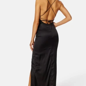 Balklänning  - Svart kläning för bal osv, använd 1 gång 