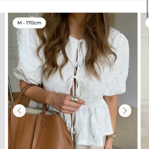 SLUTSÅLD byic topp  - Slutsåld byic front tie topp i nyskick. Säljer då jag beställde fel storlek. Liknande blusen från ganni🤍. Nypris 749kr + frakt. Använd gärna ’köp nu’!