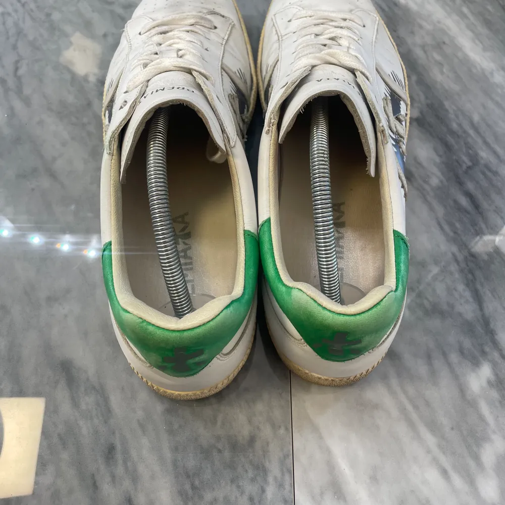 Premiata sneakers | Fint skick | Sitter sanningsenligt | Nypris: 3499 | Ingår: endast skorna | Fraktar spårbart via Postnord, på köparens bekostnad  | Hör av dig vid minsta fråga eller fundering📩. Skor.