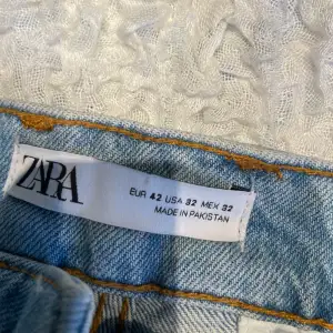Zara shorts, inte mycket använda. Storlek 42