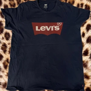 t-shirt Levi’s - bra mörkblå XL t-shirt 👕 