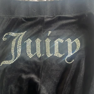 Juicy couture!!! - Säljer dessa då dem var förstora!!! Dem är storlek xs/s!!! Pris kan diskuteras!!!