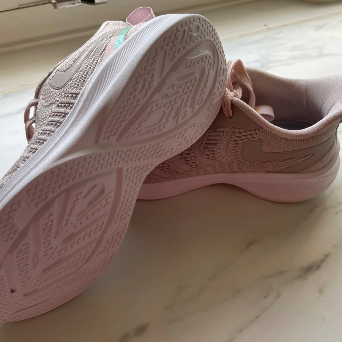 Helt nya träning sport skor stl 36 - 93