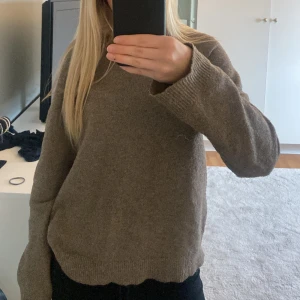 Stickad tröja  - Säljer denna jättefina stickade tröja som tyvärr inte används längre💓