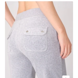 Juicy couture - Använda några gånger bara. Som nya. Köpta för 1200 kr på Nelly. I storlek xs. 