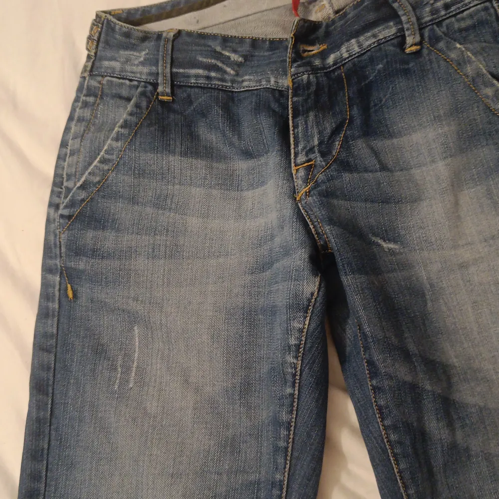 Snygga jeans Säljer pga att de är för korta. Jeans & Byxor.