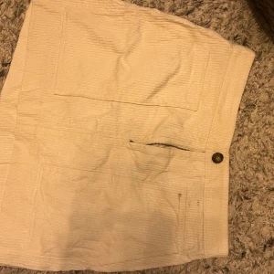 Manschester kjol  - Fint kjol i mansschester tyg. Storlek 42, skulle säga passar en M. 