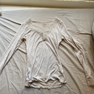 Intimissmi tröja - Söljer min jätte fina Intimissmi tröja! Säljer pga att den inte helt kommer till användning, den har inga defekter❤️