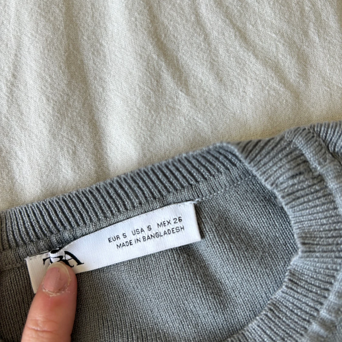 Helt ny topp som aldrig används från Zara - 90