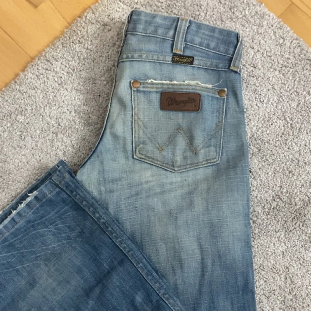 Fina jeans !säljer då de e för små!24/32 💕. Jeans & Byxor.