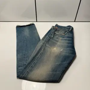 Ralph Lauren Jeans, ett par lite ljusare jeans med snygg tvätt. Jeansen är i gott skick, tecken på användning finns. Hör av er vid minsta fundering 😀