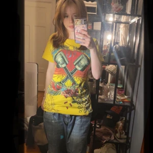 Christan audigier t-shirt - Super vacker gul christan audigier t-shirt med super många coola detaljer och fina rinestones❤️