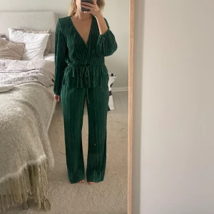 Säljer mitt fina sett ifrån Zara - Säljer mitt fina sett ifrån Zara som är perfekt nu till sommaren. Har inte använt detta så det är som nytt!