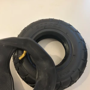 Gummi  - 200x50 scooter däck kostar 400 kr styck.Helt ny