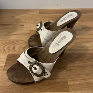 Mules - Köpta på vinted, lite slitna, fick de i det skicket 