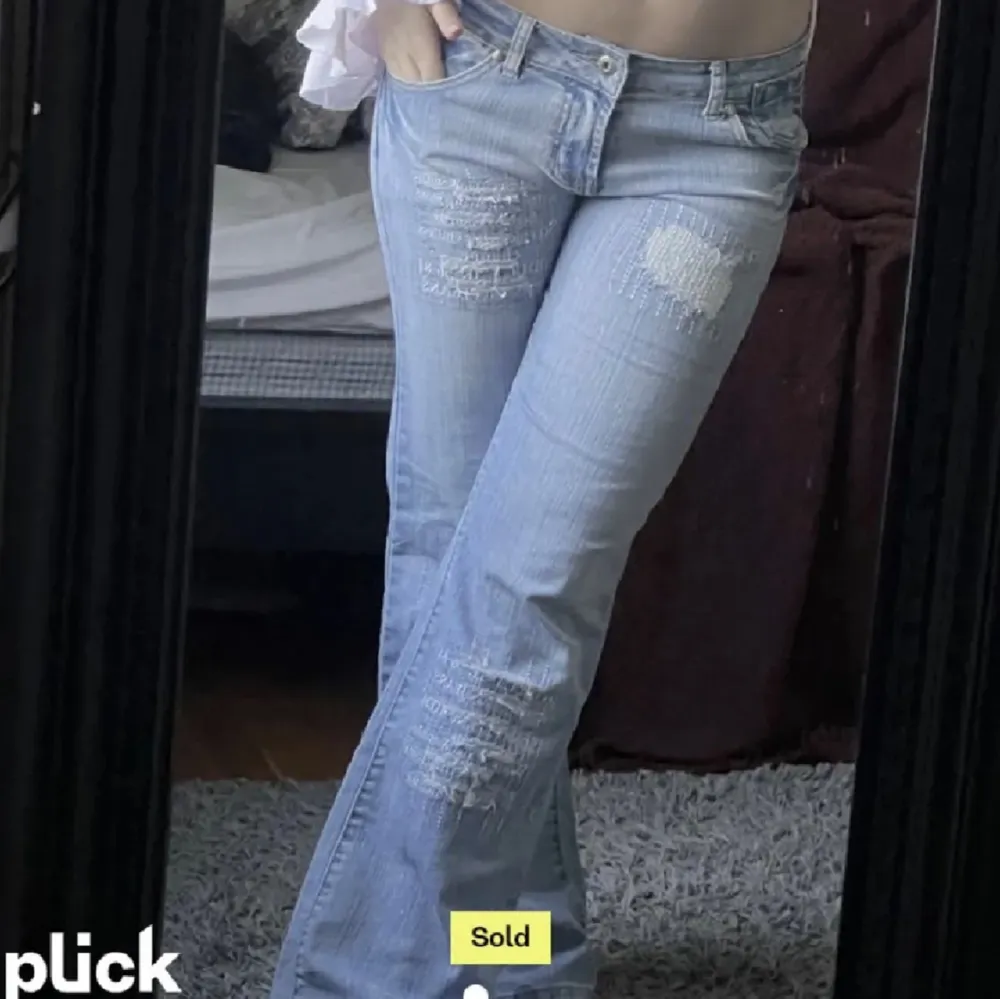 Coola lågmidjade jeans från märket Lonky. Inga defekter. Storlek 38 Bilderna är lånade, köparen står för frakt. Jeans & Byxor.