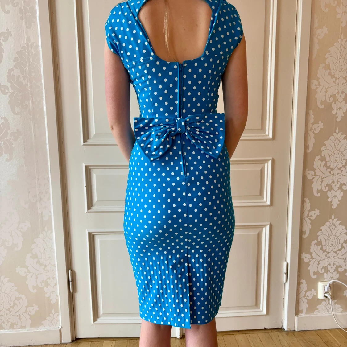 Blå klänning med rosett, Stop Staring! - 90