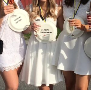 Studentklänning - Fin studentklänning i nyskick, använd 1 gång.