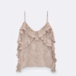 Zara topp  - Säljer superfin populär topp från zara! Knappt använd och säljer då den inte komemr till användning💕