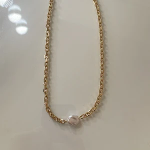 Guld halsband - Aldrig använt jag säljer pga att jag bär silver, nypris ca 100kr