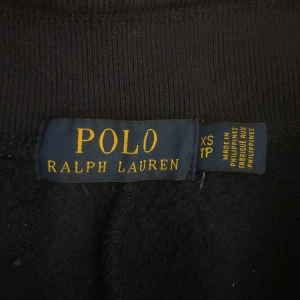 Polo Ralph Lauren mjukis byxor - Byxorna är köpta från Polo butik och är mycket väl omhändertagna😎 har bara testats hemma men inte bärts utomhus.   Byxorna är för små och kommer därav inte till användning😕.     ‼️‼️Skriv ifall du är intresserad av matchande sweatshirt✌🏼😉‼️‼️