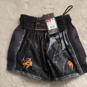 Muai thai shorts - Helt nya thai boxing shorts aldrig använda. Fel köp. Från Frankrike.