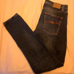 Säljer nu mina Nudie jeans i storlek 31/32. Finns inga tecken på andvändning endast andvända 2 gånger. Inga alls defekter på byxorna.