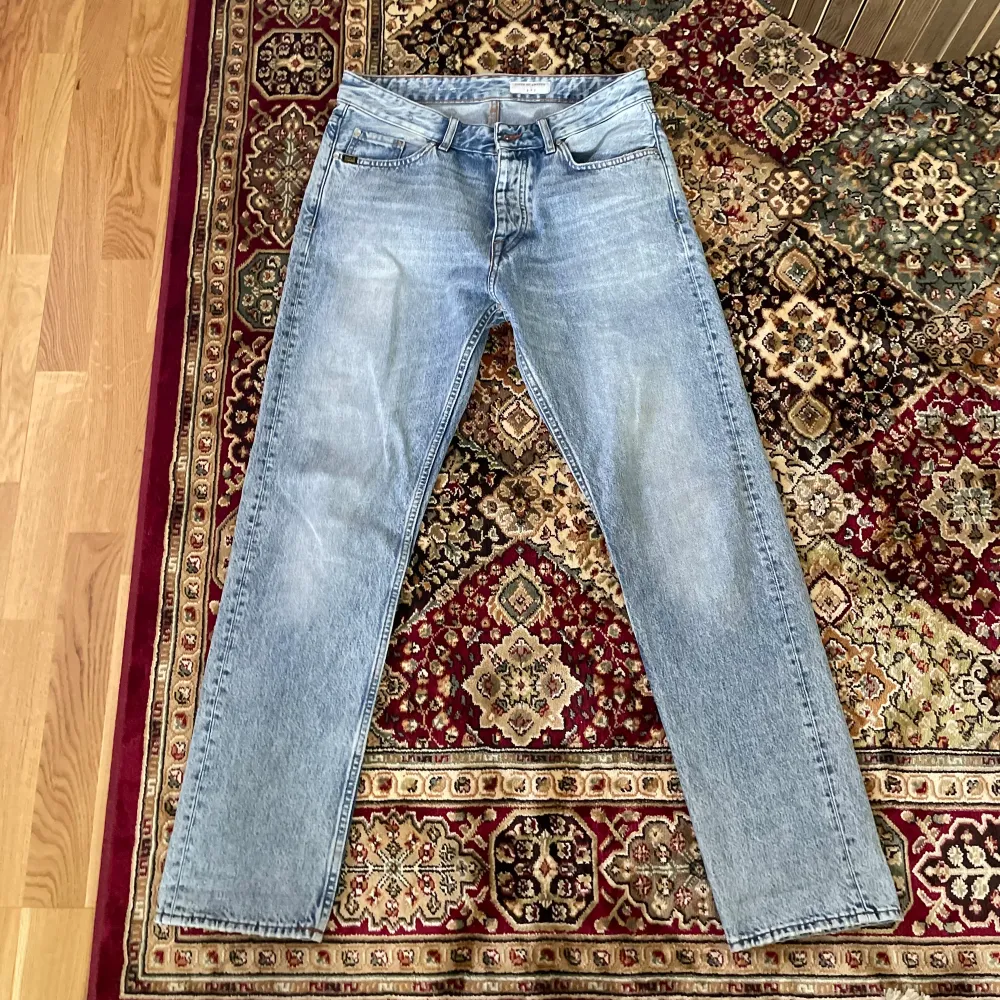 Slim-straight ljusa tiger jeans  Bra skick 32/32. Jeans & Byxor.