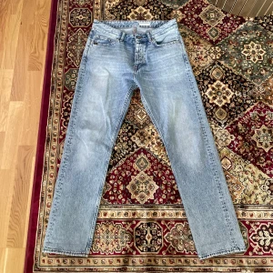 Tiger of sweden jeans - Slim-straight ljusa tiger jeans  Bra skick 32/32